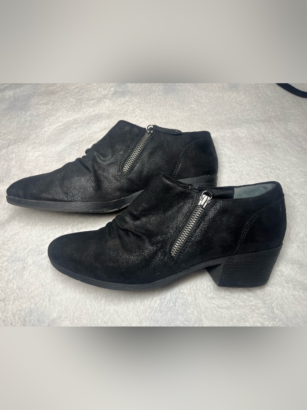 Bjorndal women’s heeled ankle boots in black with side zippers size 9.5